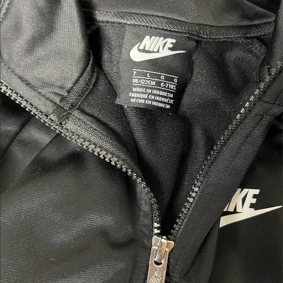 Nike Kids Black Track Suite / Size-7 Large - Picture 5 of 8